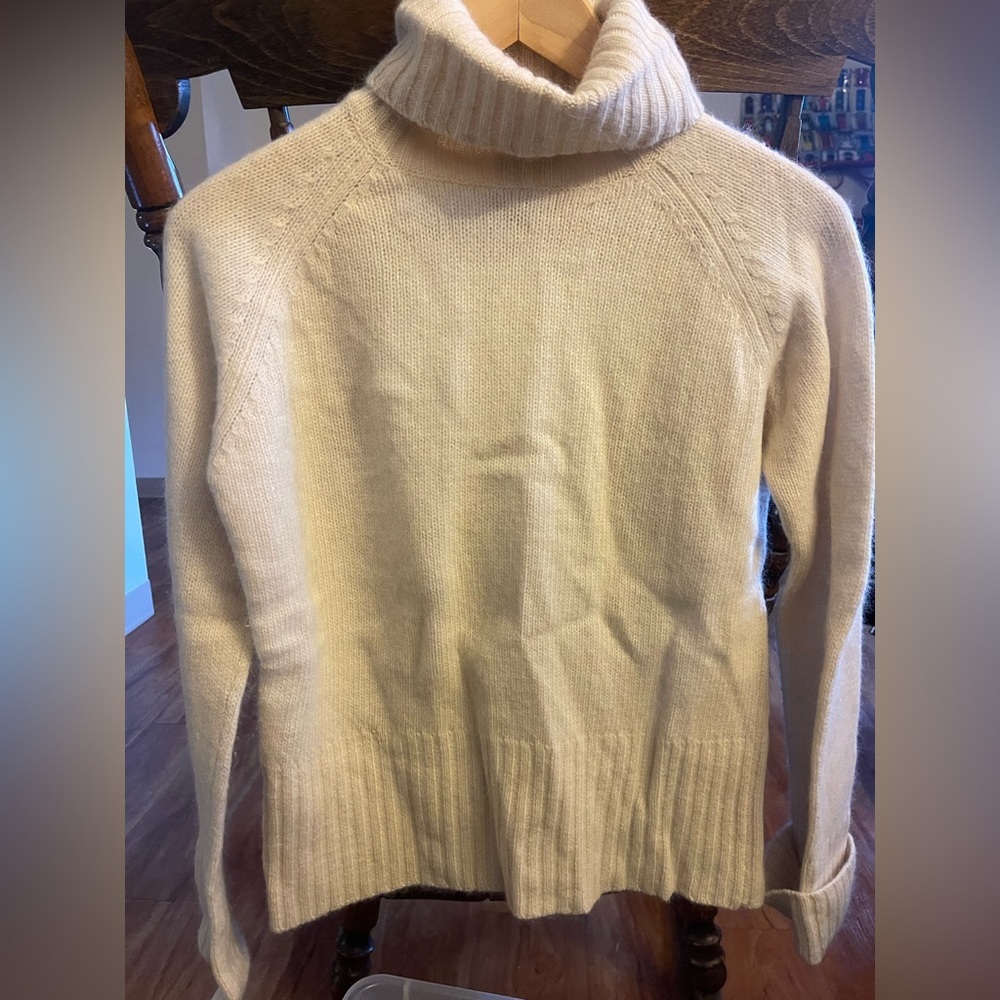 BCBG MAXAZRIA sweater soft and comfy